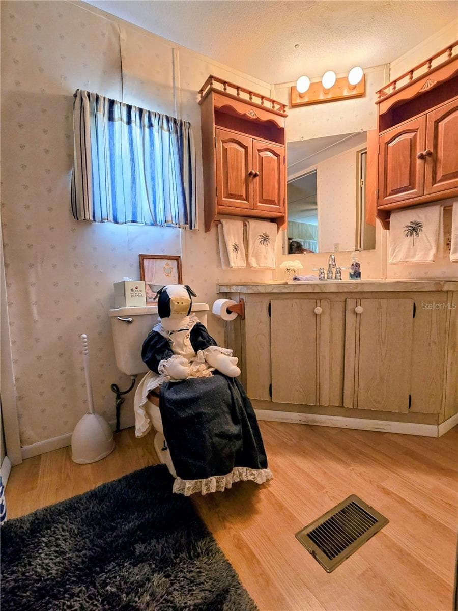 Manufactured Home at 6336 WEALTHY LN, ZEPHYRHILLS, photo 18 of 45