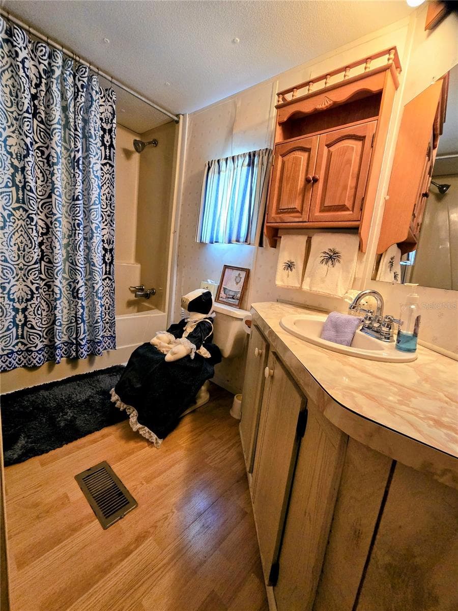 Manufactured Home at 6336 WEALTHY LN, ZEPHYRHILLS, photo 19 of 45