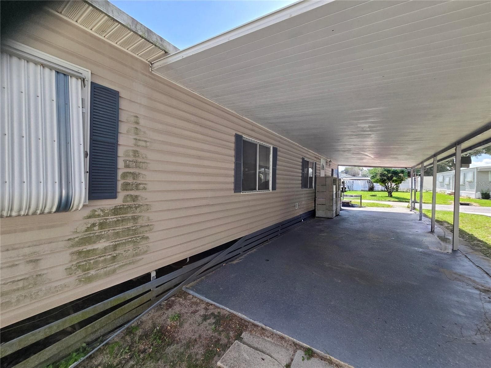 Manufactured Home at 6336 WEALTHY LN, ZEPHYRHILLS, photo 28 of 45