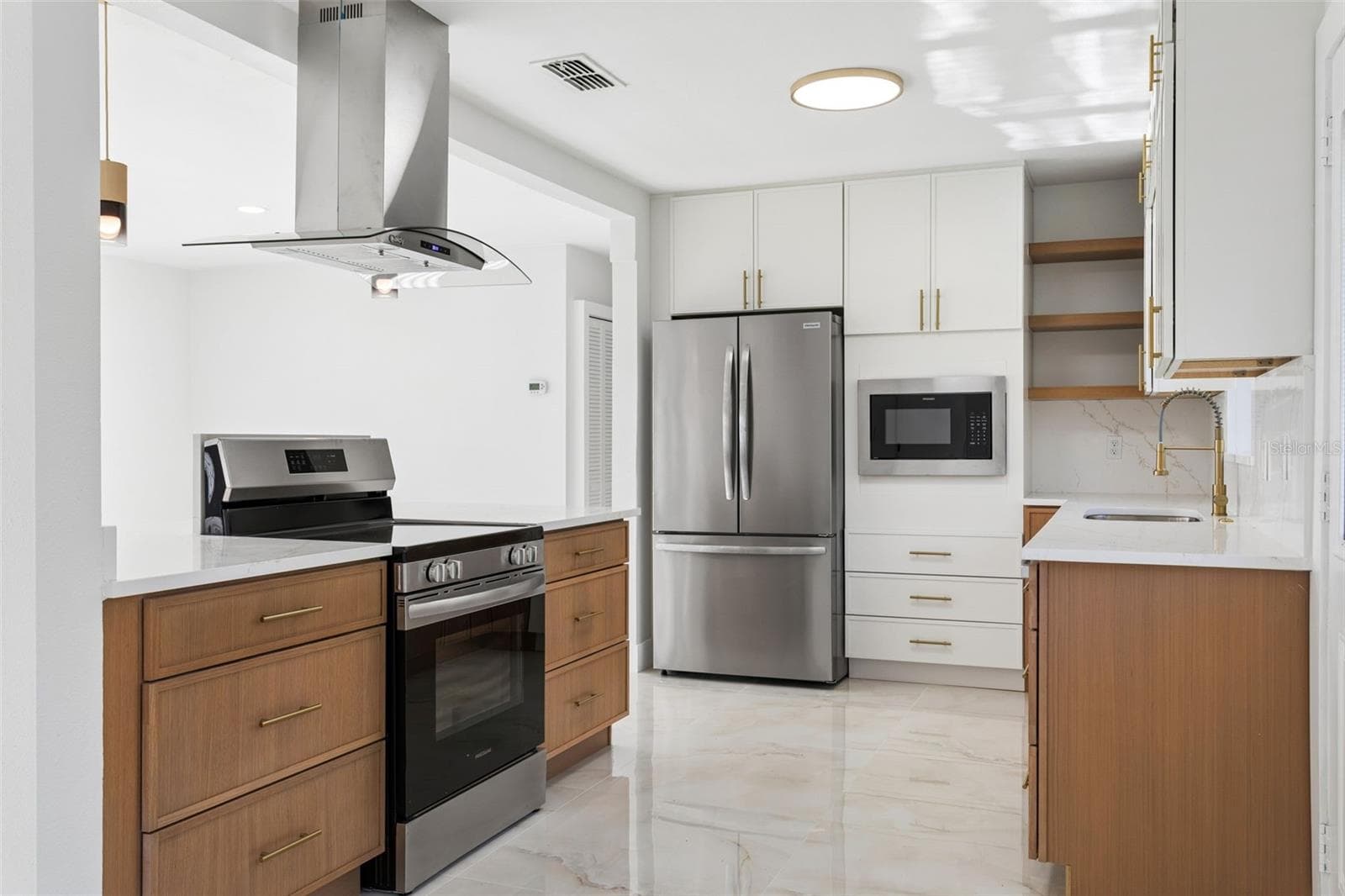 Single Family Residence at 540 MILWAUKEE AVE, DUNEDIN, photo 6 of 23