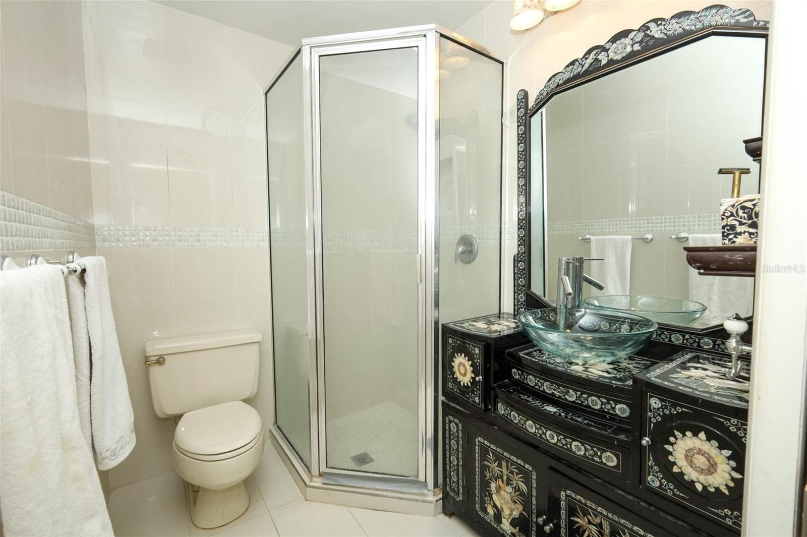 Secondary Bath with shower & custom vanity. - 311 E MORSE BLVD #4-5, WINTER PARK