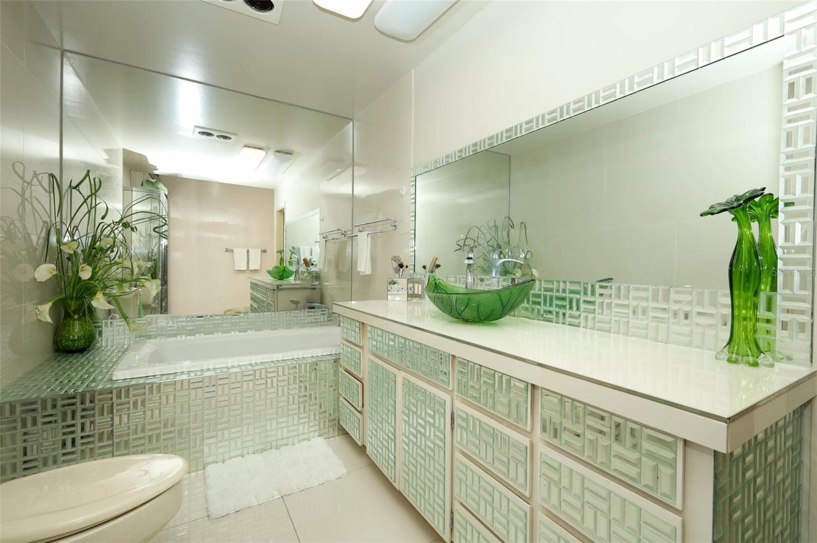 Primary bath with jetted spa tub - 311 E MORSE BLVD #4-5, WINTER PARK