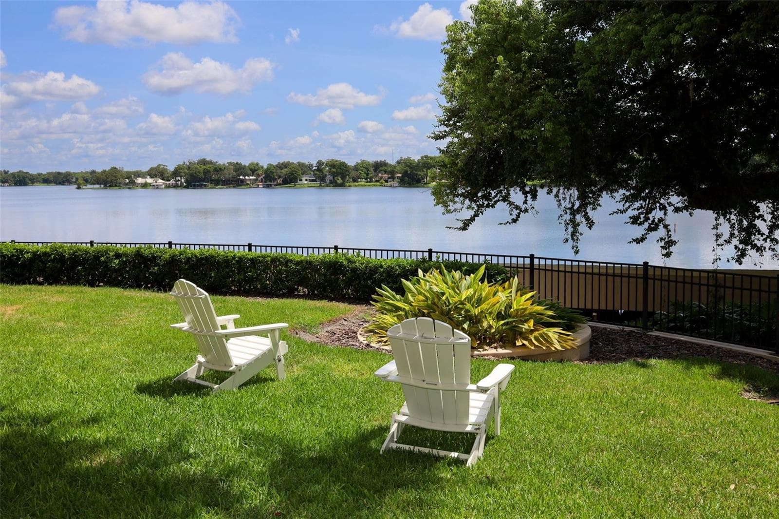 Community Green Space to sit & enjoy the views. - 311 E MORSE BLVD #4-5, WINTER PARK