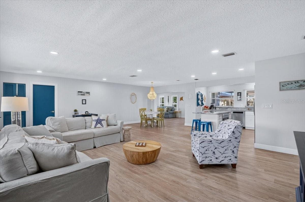 LVP in Entire Home - 5016 MANGROVE POINT RD, BRADENTON