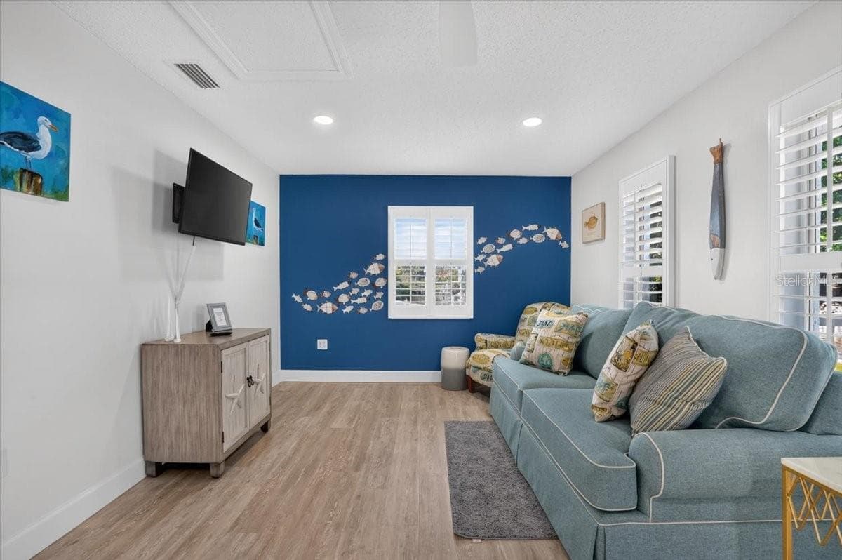 Living Room - 5016 MANGROVE POINT RD, BRADENTON