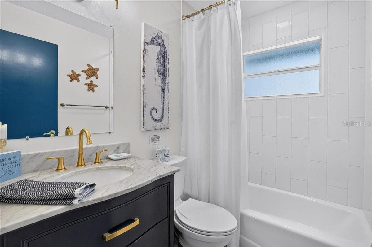 Guest Bathroom - 5016 MANGROVE POINT RD, BRADENTON