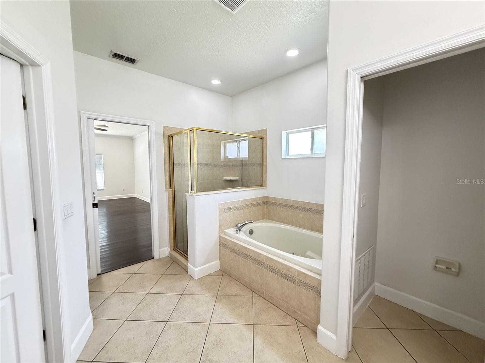 Single Family Residence at 6317 ROLDEN CT, MOUNT DORA, photo 2 of 29