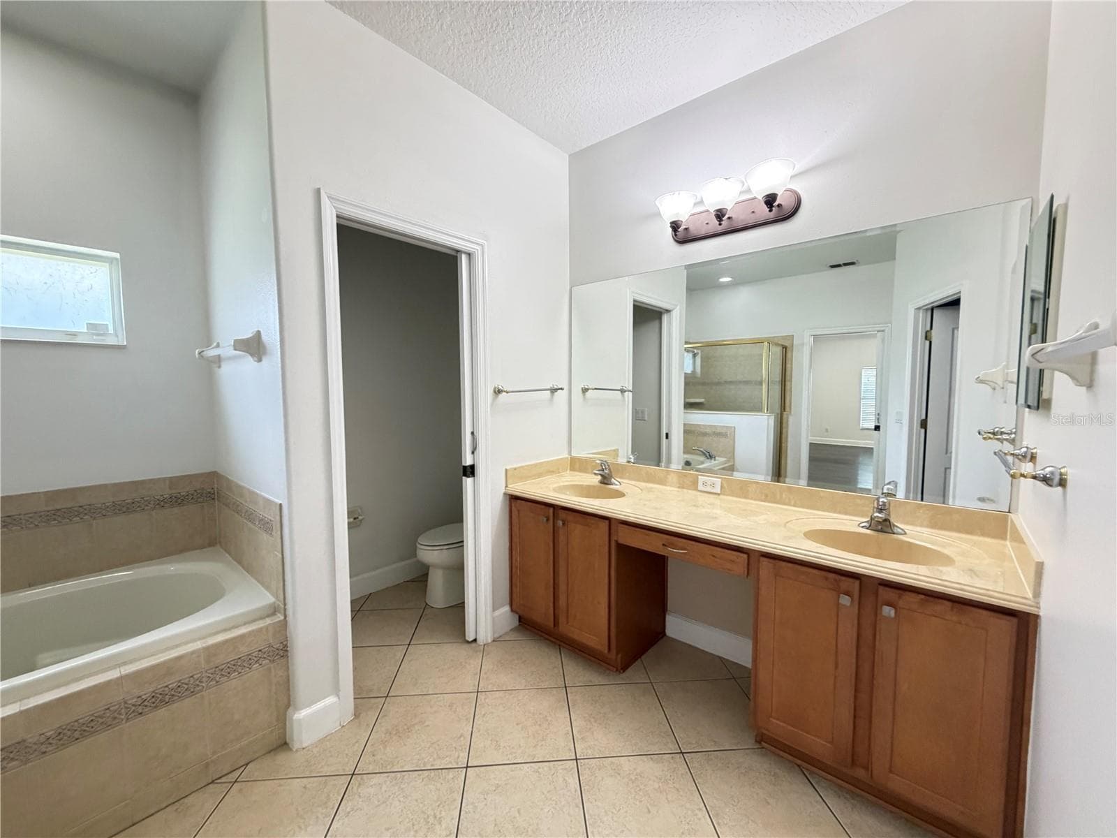 Single Family Residence at 6317 ROLDEN CT, MOUNT DORA, photo 3 of 29