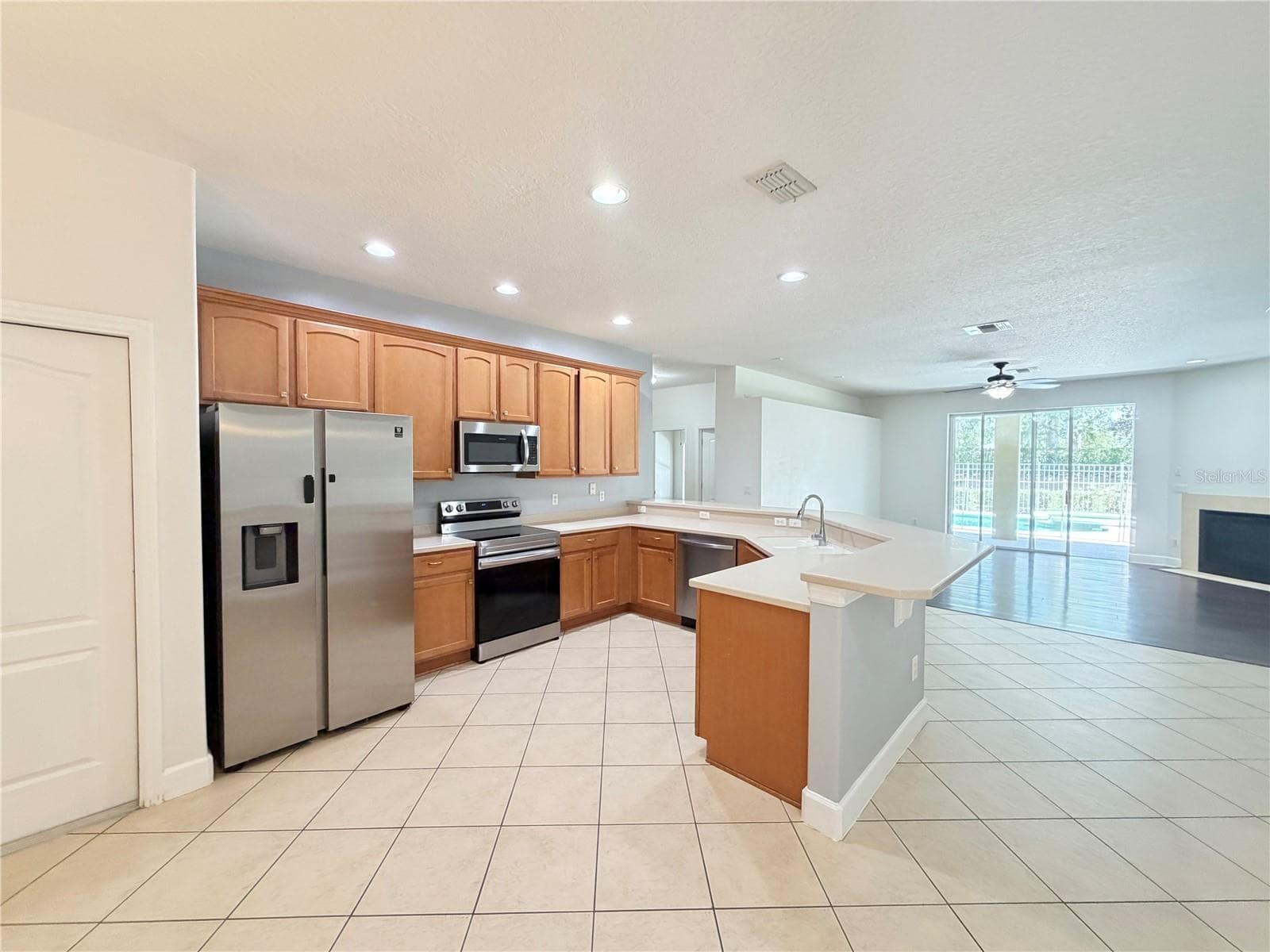 Single Family Residence at 6317 ROLDEN CT, MOUNT DORA, photo 9 of 29