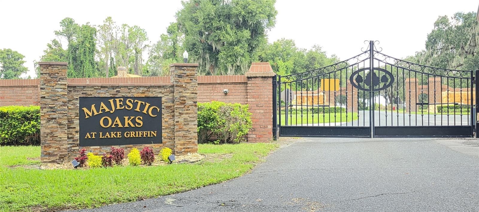 Majestic Oaks at Lake Griffin - 817 OAKS SHORES RD, LEESBURG