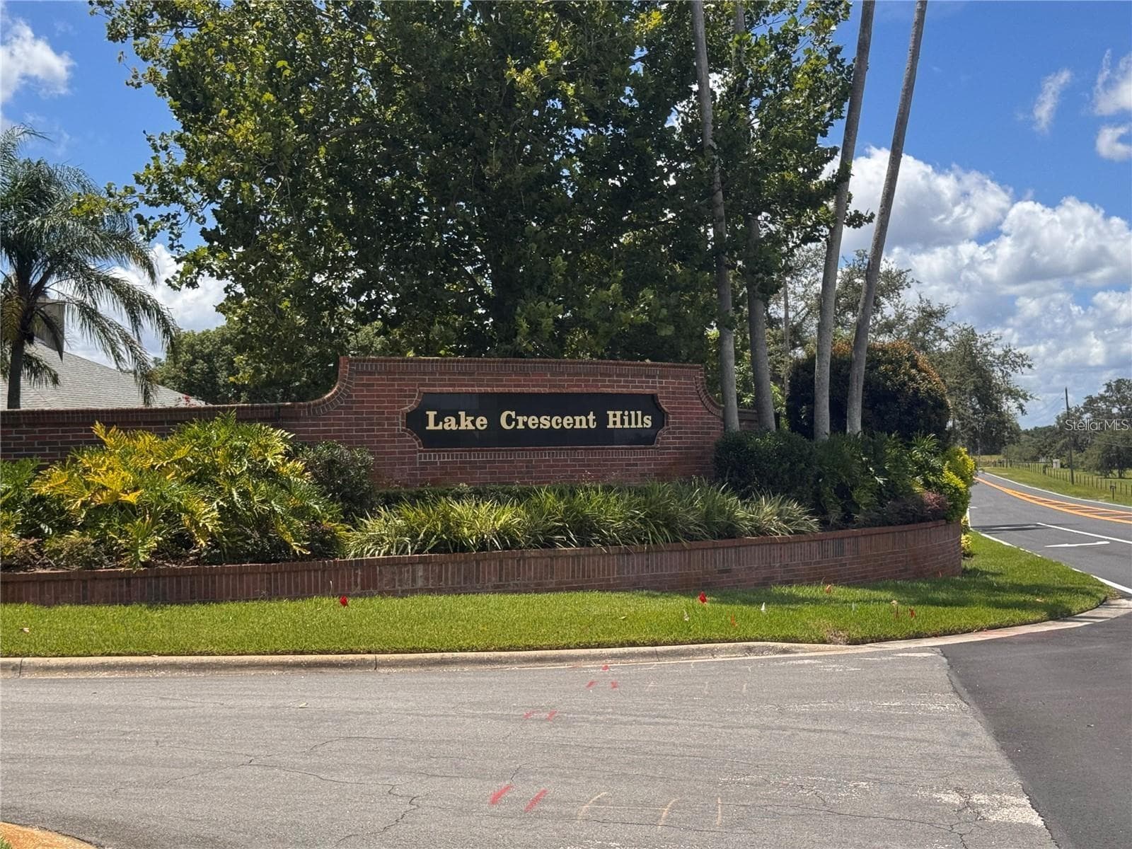 Entrance into Subdivision - 10642 CRESCENT LAKE CT, CLERMONT