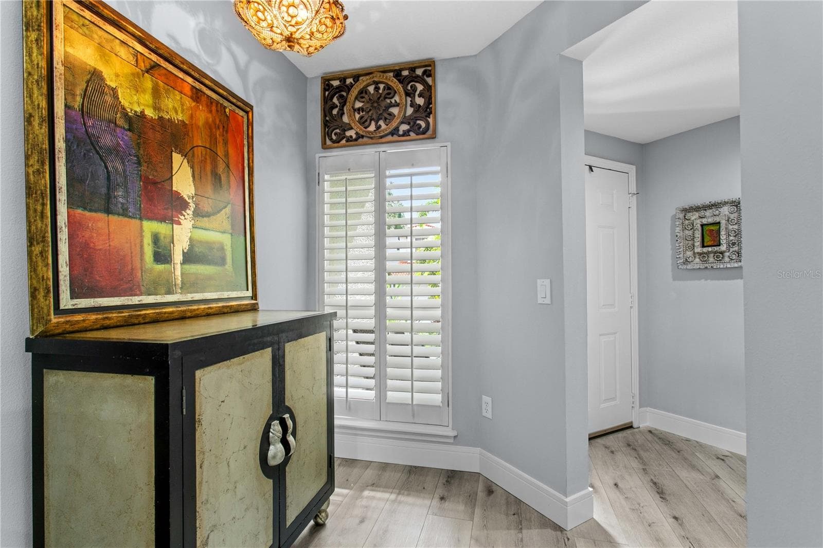 A sunny kitchen nook offers the perfect spot for a casual breakfast table. - 1116 SHIPWATCH CIR, TAMPA