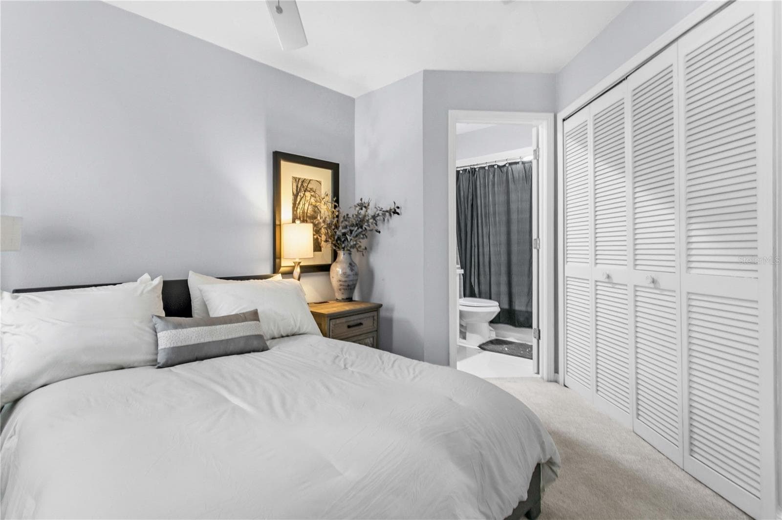 California Closets designed the closet space to maximize storage and functionality. - 1116 SHIPWATCH CIR, TAMPA