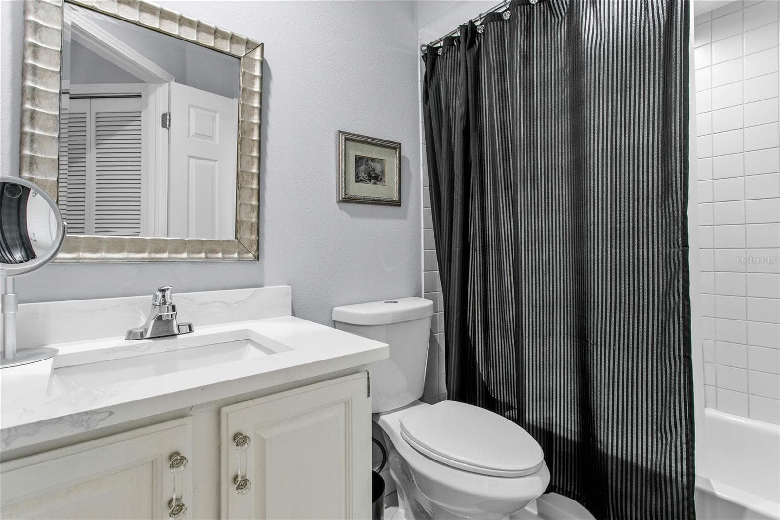 The en-suite bath is neatly designed for comfort, privacy, and ease. - 1116 SHIPWATCH CIR, TAMPA
