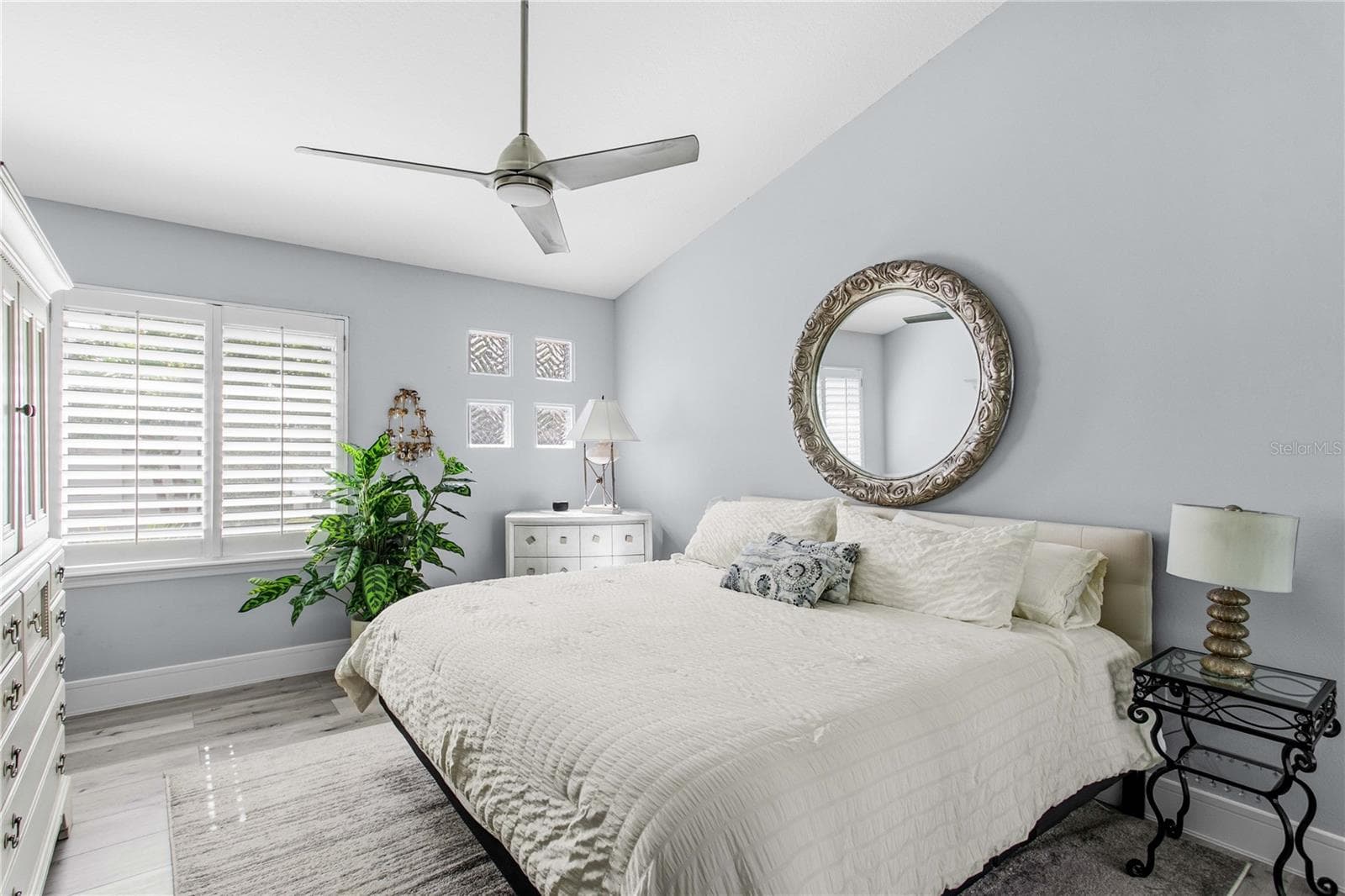 The primary bedroom is a true retreat. - 1116 SHIPWATCH CIR, TAMPA