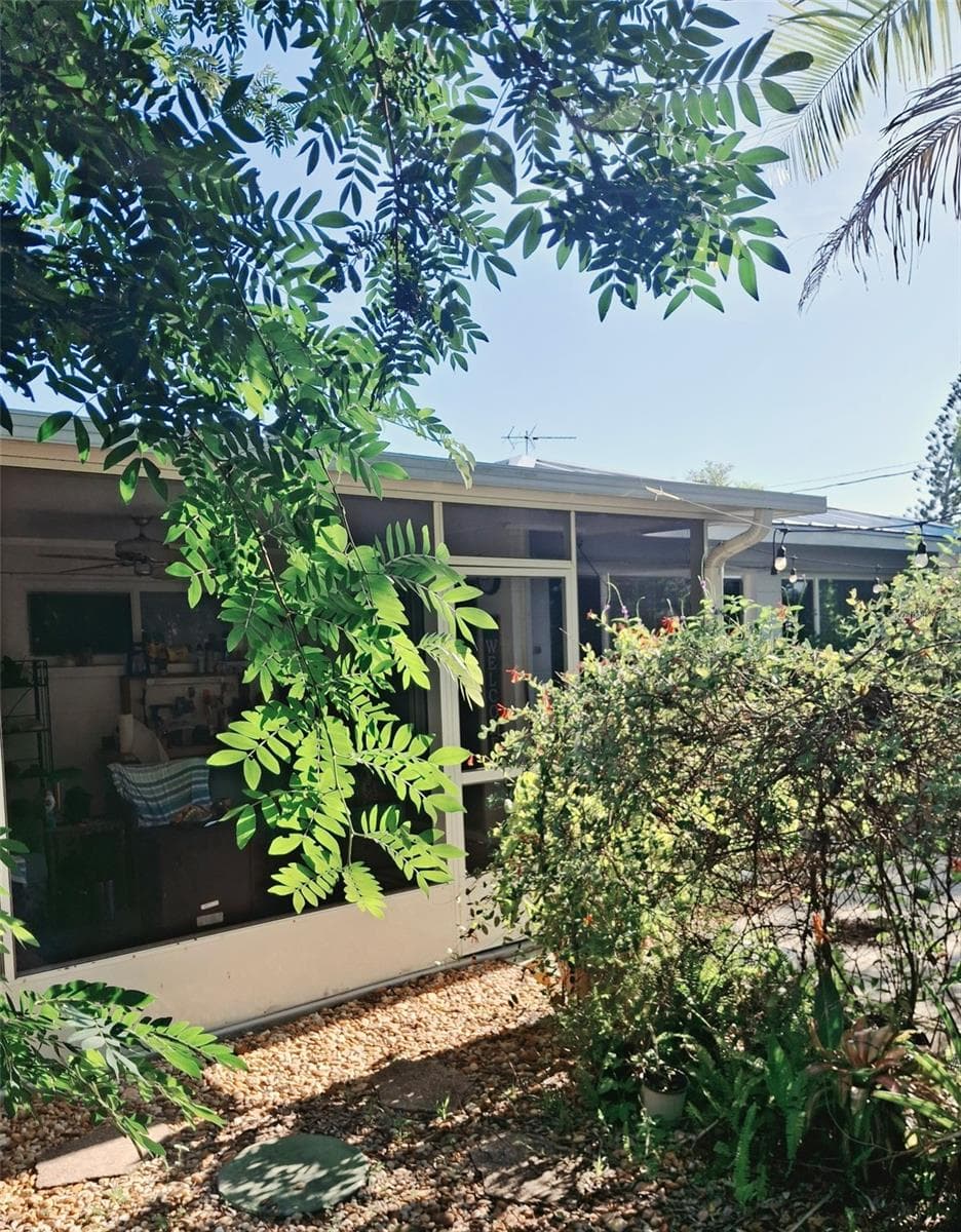Backyard Lanai - 135 ENGLEWOOD HEIGHTS RD, ENGLEWOOD