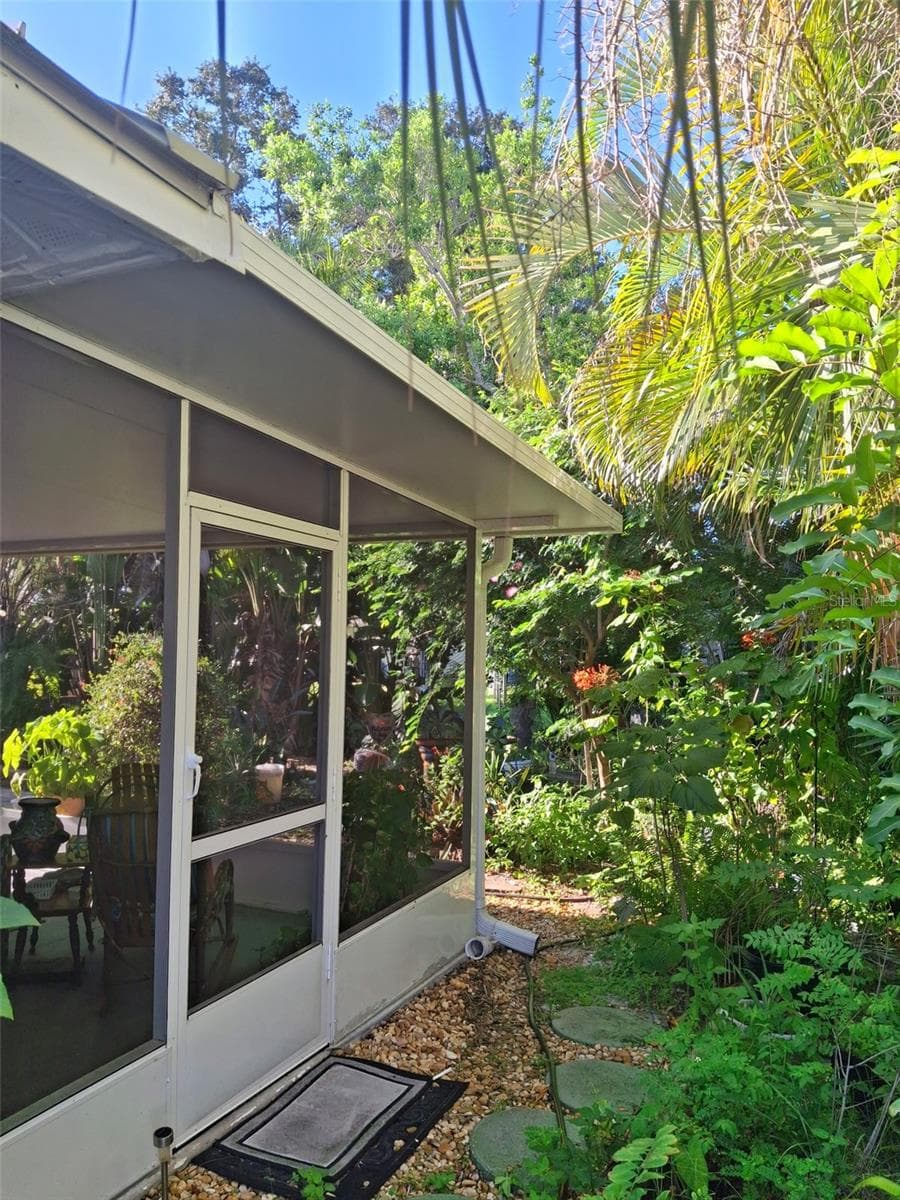Backyard Lanai - 135 ENGLEWOOD HEIGHTS RD, ENGLEWOOD
