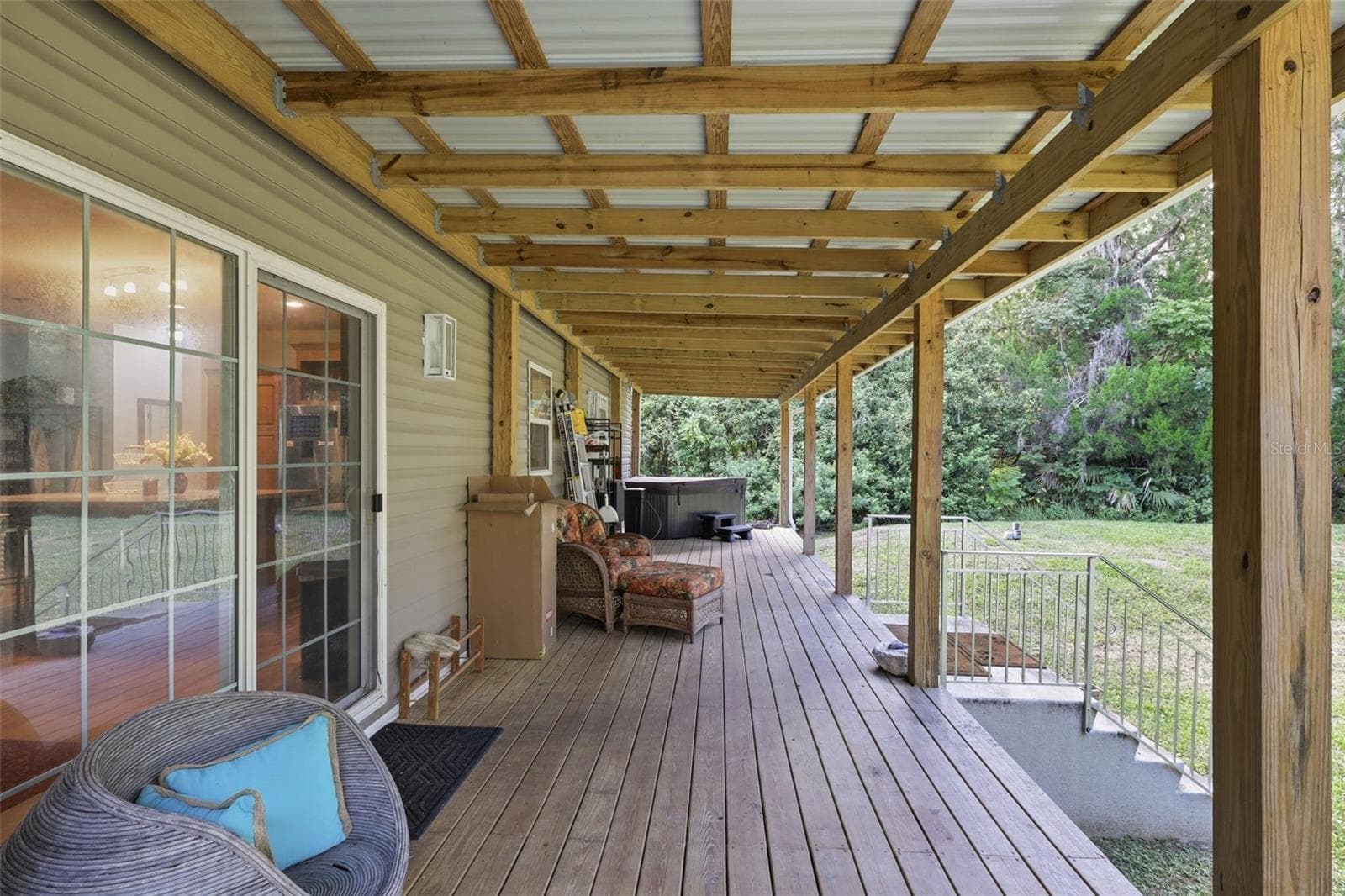 Full length covered rear deck - 2050 MINORCA RD, NEW SMYRNA BEACH