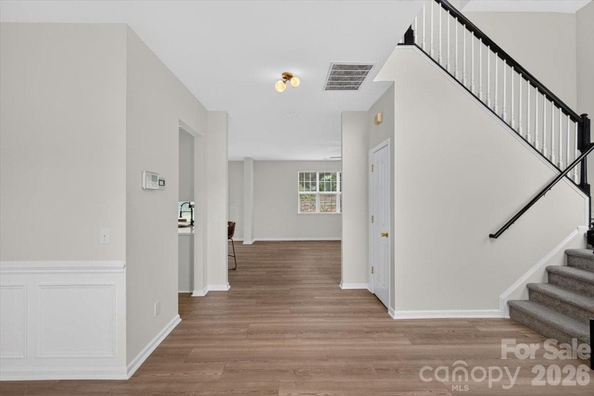 Single Family Residence at 8100 Laurel Run Drive, Charlotte, photo 13 of 38