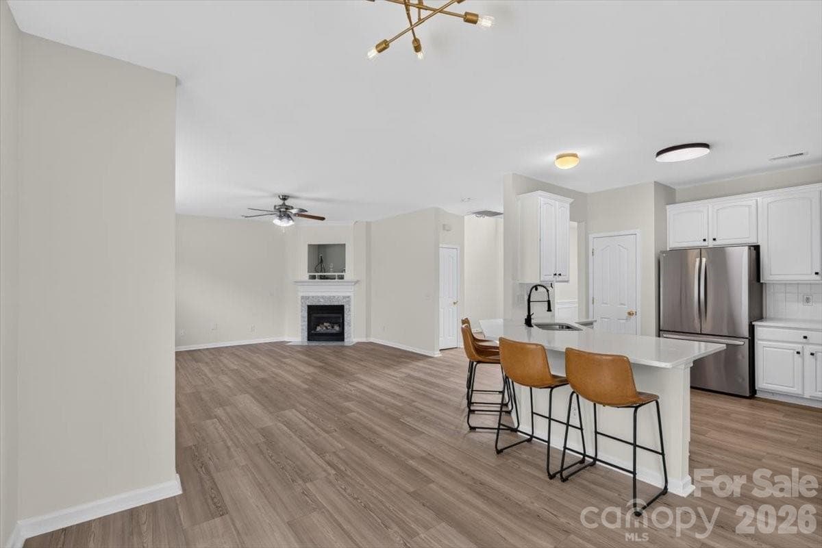Single Family Residence at 8100 Laurel Run Drive, Charlotte, photo 7 of 38
