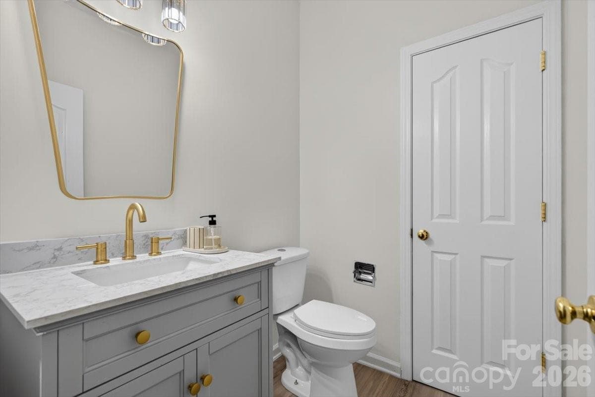Single Family Residence at 8100 Laurel Run Drive, Charlotte, photo 10 of 38