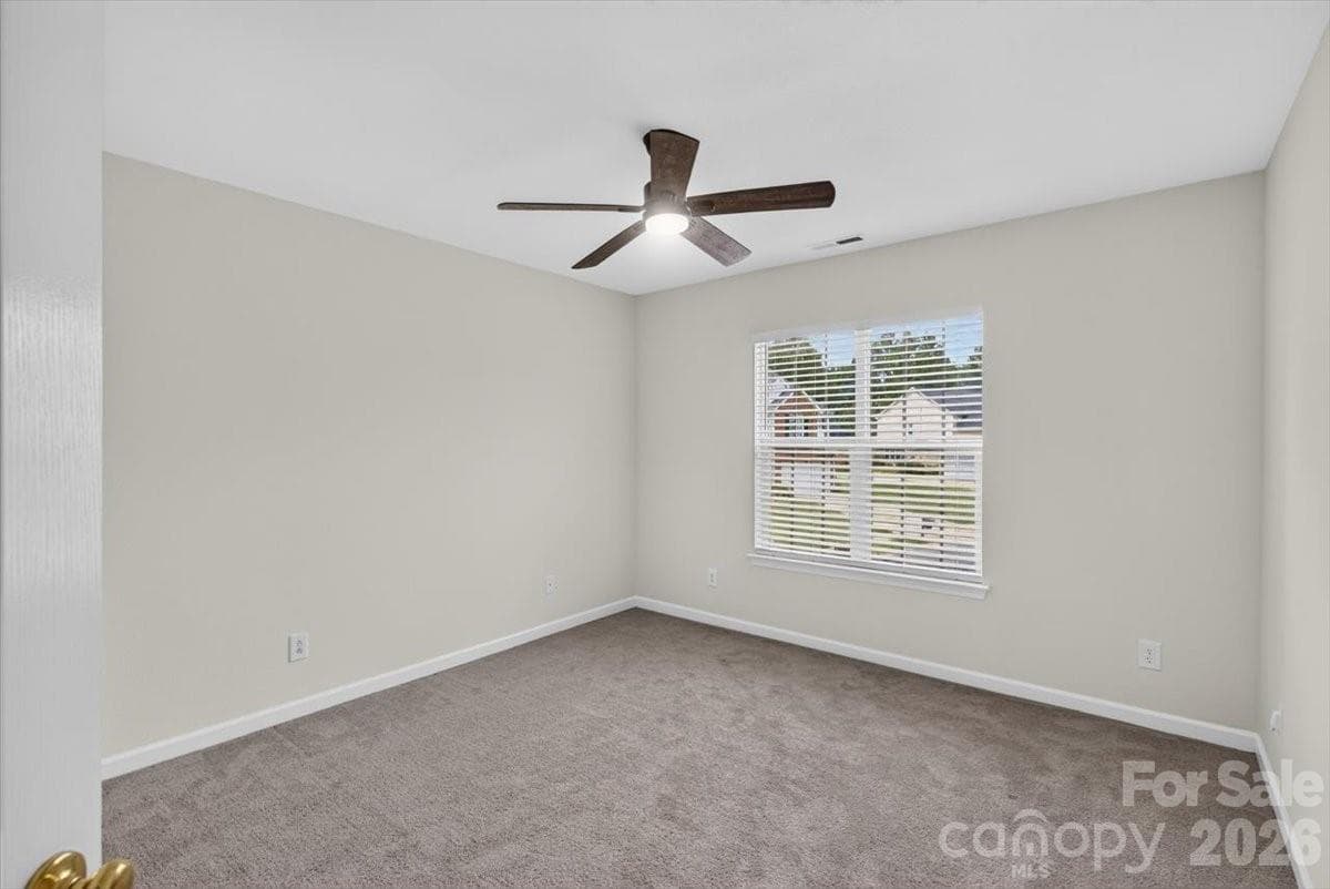 Single Family Residence at 8100 Laurel Run Drive, Charlotte, photo 15 of 38