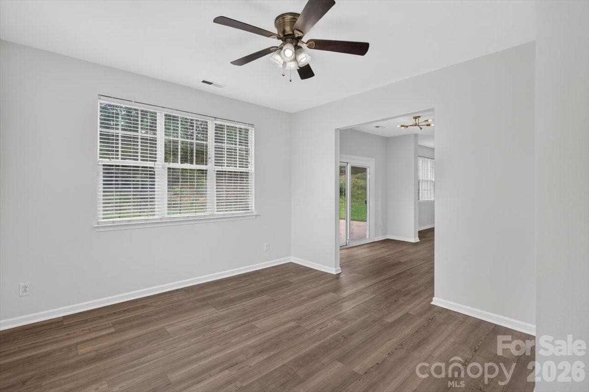 Single Family Residence at 8100 Laurel Run Drive, Charlotte, photo 18 of 38