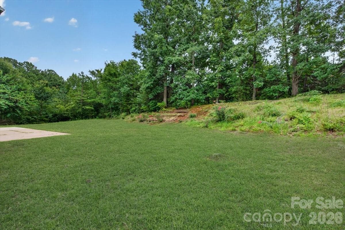 Single Family Residence at 8100 Laurel Run Drive, Charlotte, photo 33 of 38
