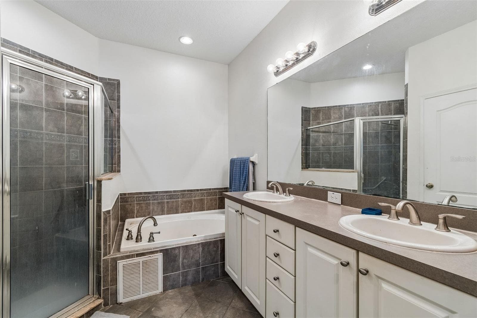 Single Family Residence at 11435 CAMBRAY CREEK LOOP, RIVERVIEW, photo 32 of 42