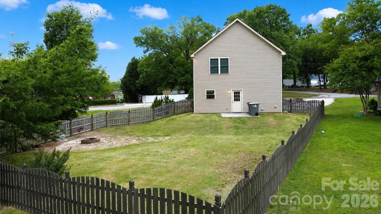 Single Family Residence at 212 Old Centergrove Road, Kannapolis, photo 4 of 27