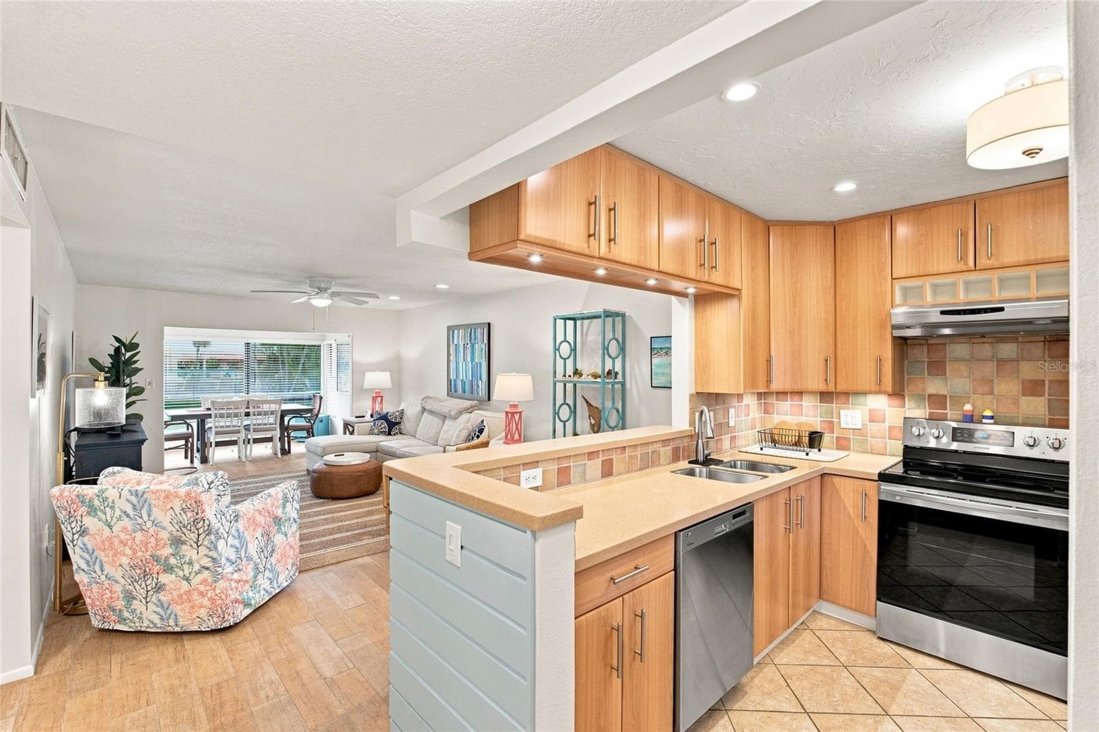 Condominium at 3868 CATALINA DR, BRADENTON, photo 3 of 30