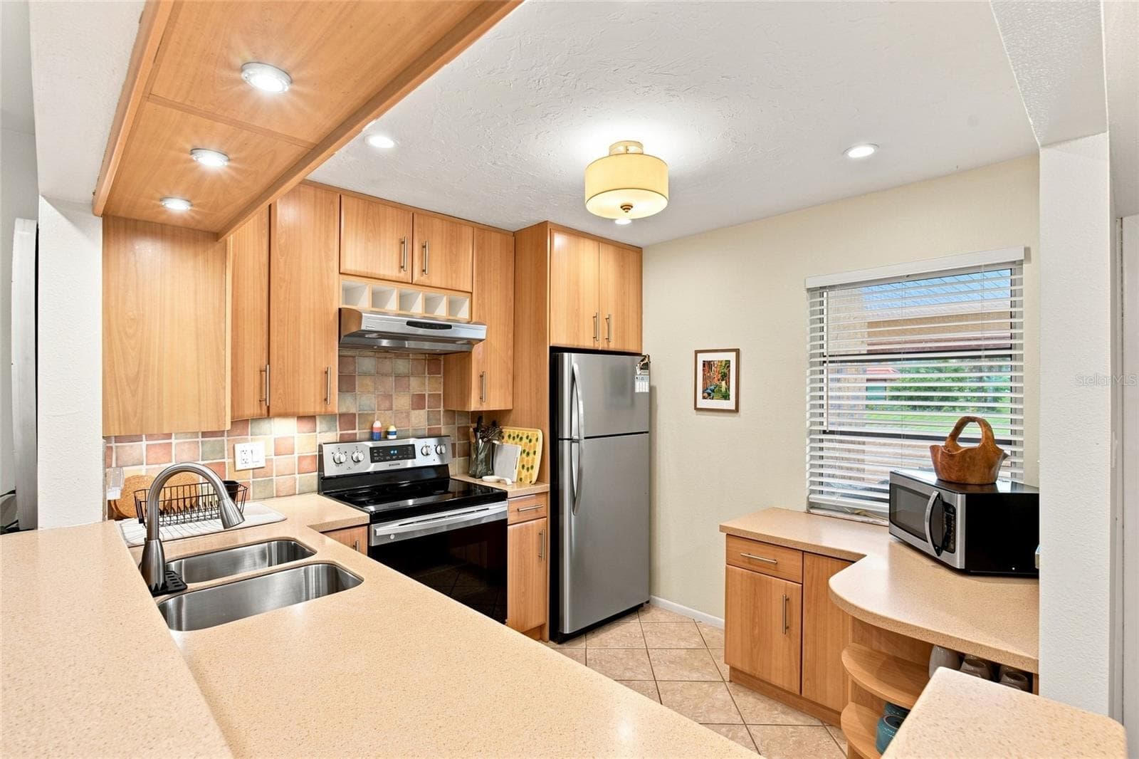 Condominium at 3868 CATALINA DR, BRADENTON, photo 5 of 30