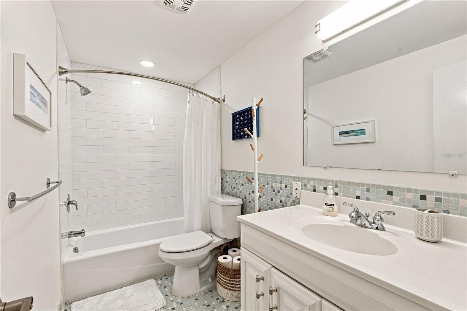 Condominium at 3868 CATALINA DR, BRADENTON, photo 19 of 30