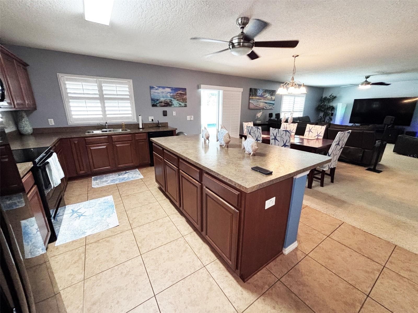 Kitchen, dining room, living room - 552 AEOLIAN DR, NEW SMYRNA BEACH