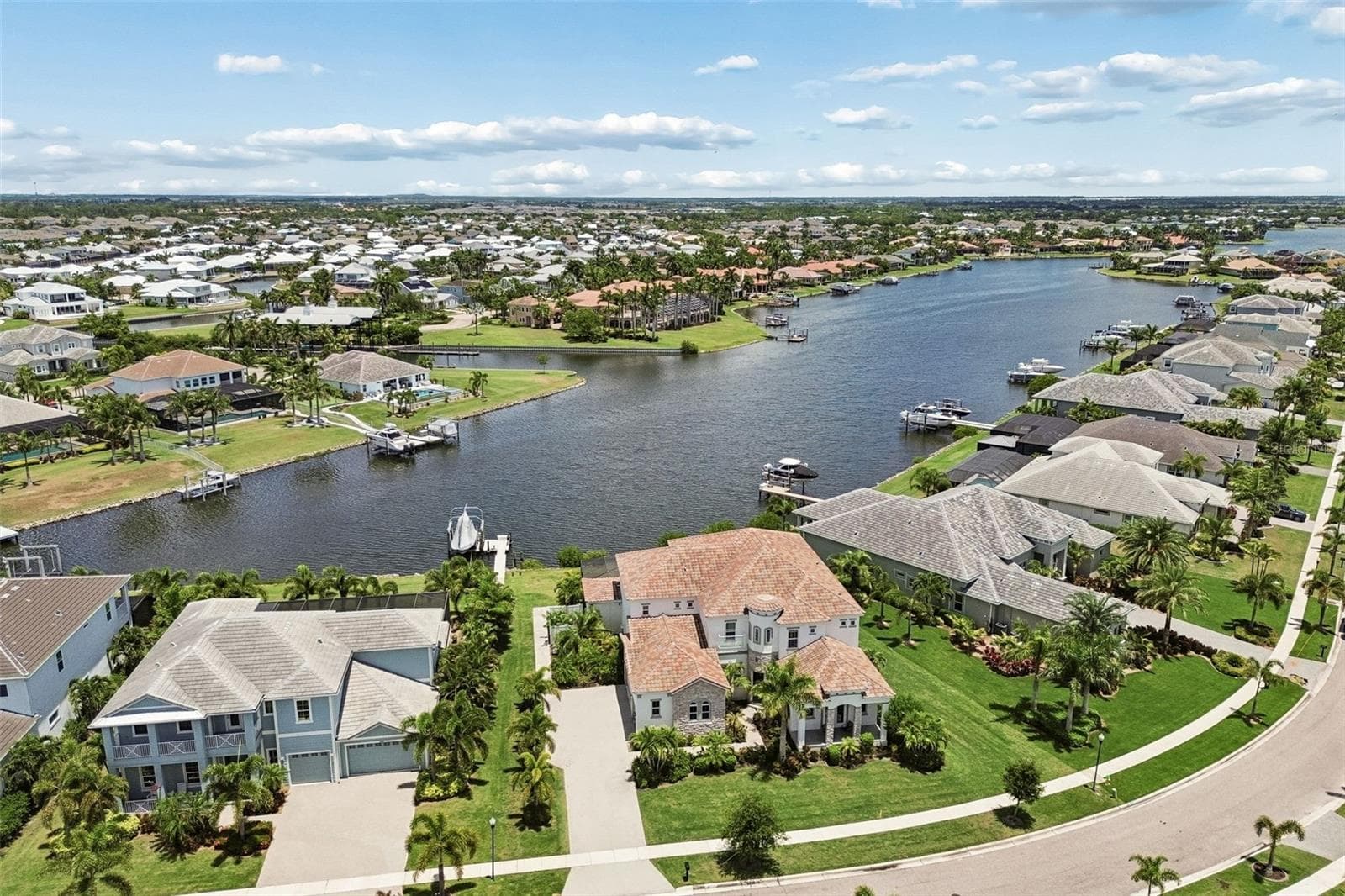 Single Family Residence at 823 MANNS HARBOR DR, APOLLO BEACH, photo 11 of 57