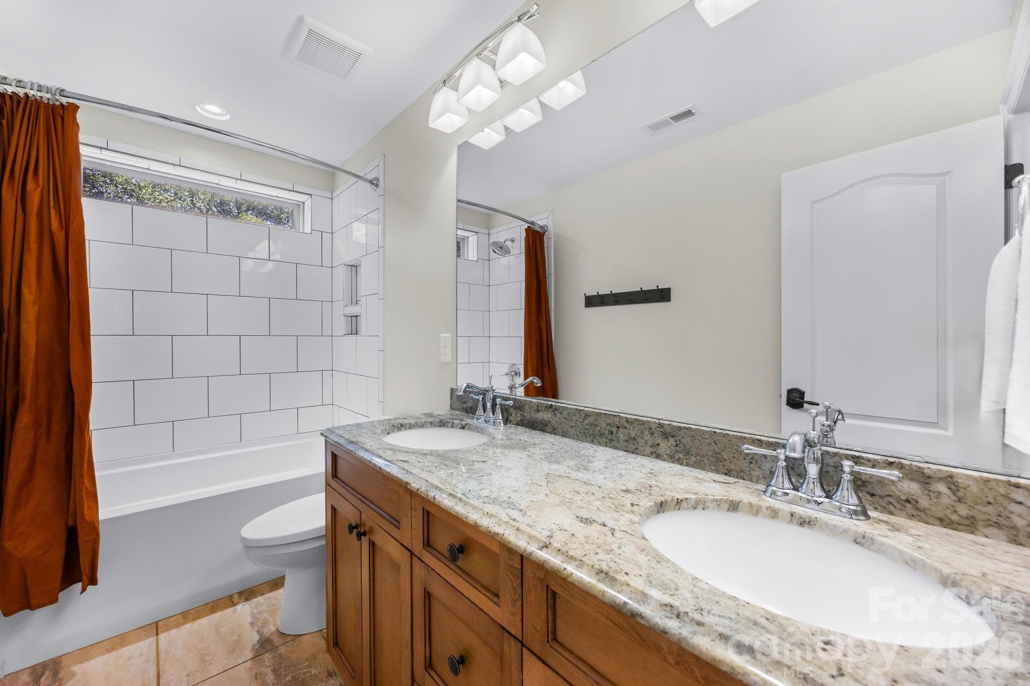Upper level bathroom - 6334 Long Island Road, Catawba