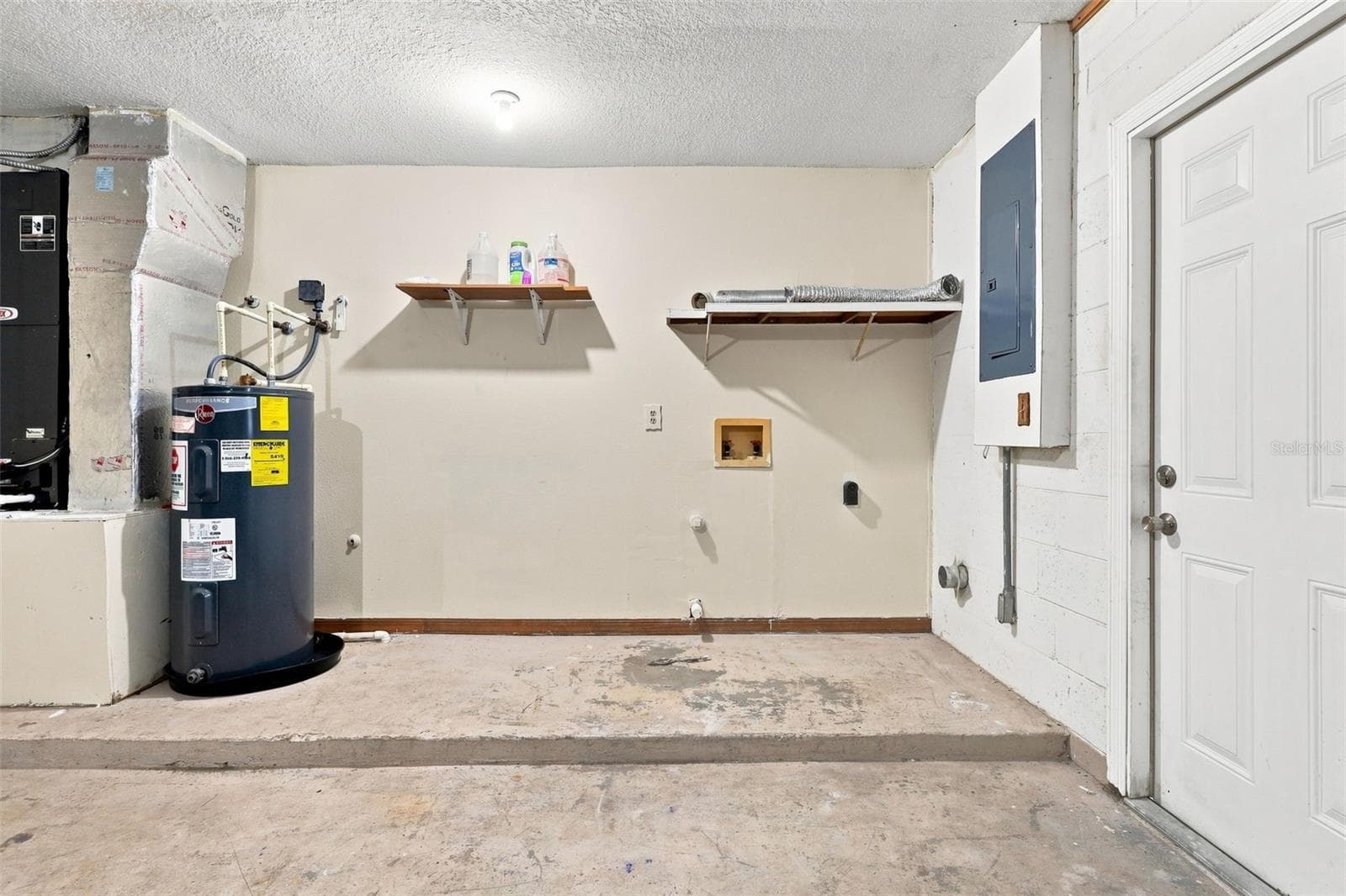 Washer and dryer hookup - 226 COUNCIL BLUFFS DR, DELTONA