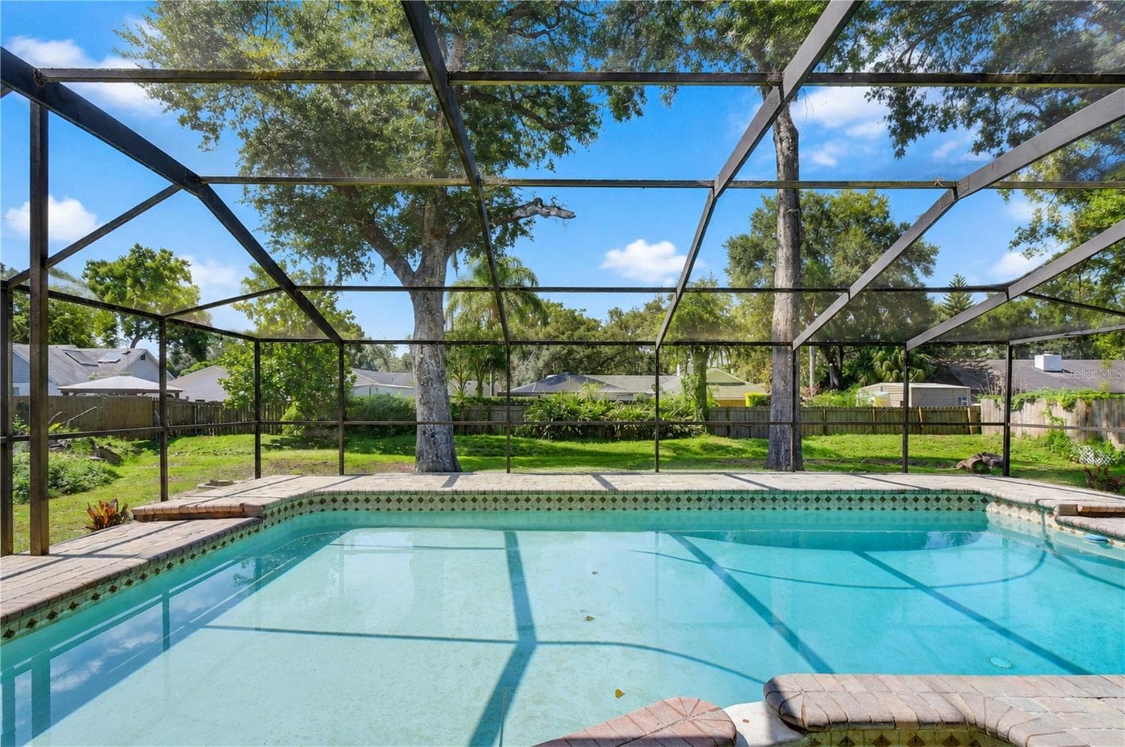 Sparkling private pool creates the perfect setting for Florida living - 1101 OAKRIDGE MANOR DR, BRANDON
