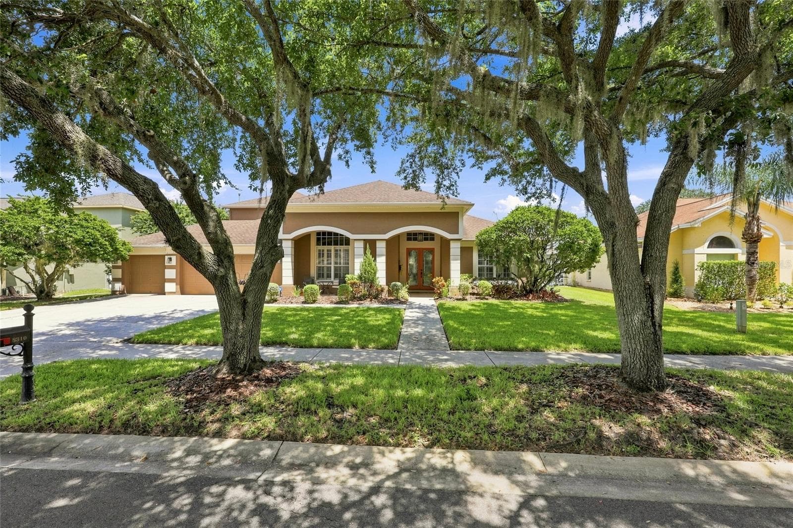 Single Family Residence at 8310 SUMMER GROVE RD, TAMPA, photo 2 of 91
