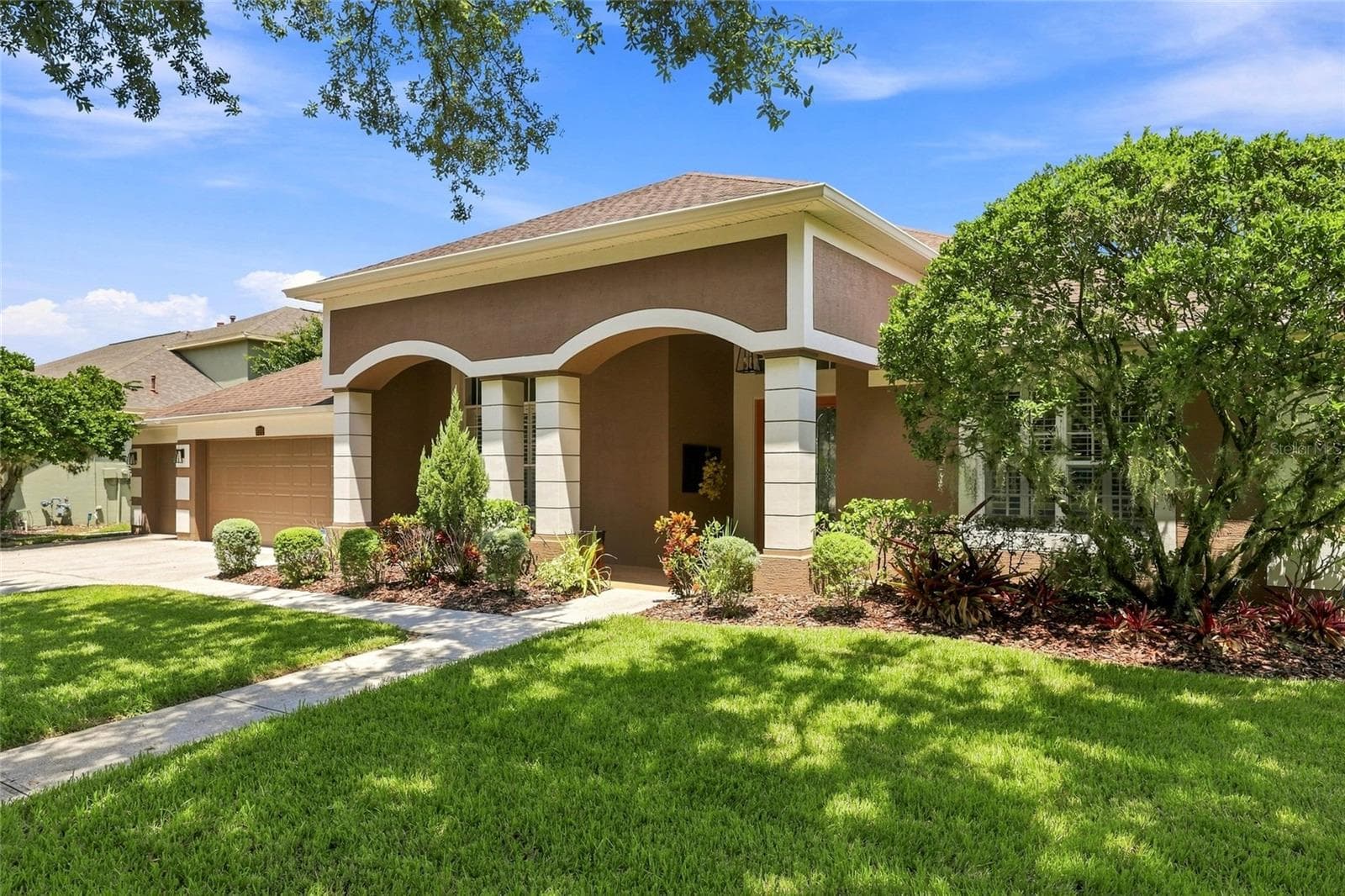 Single Family Residence at 8310 SUMMER GROVE RD, TAMPA, photo 3 of 91