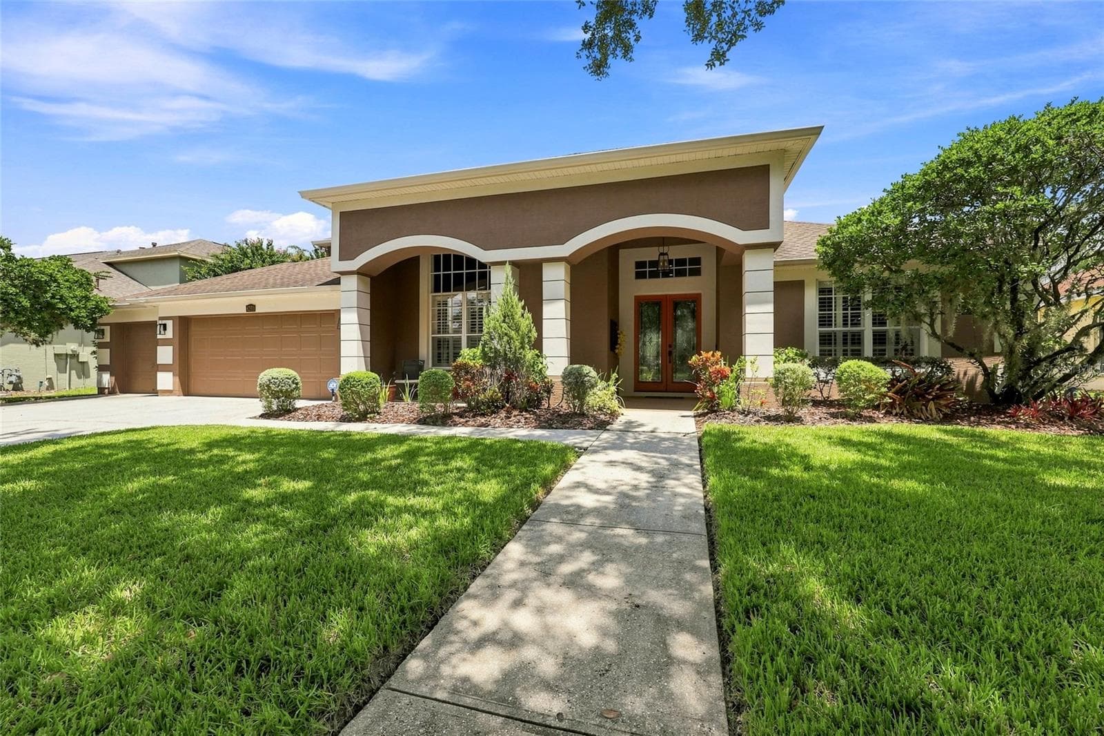 Single Family Residence at 8310 SUMMER GROVE RD, TAMPA, photo 6 of 91