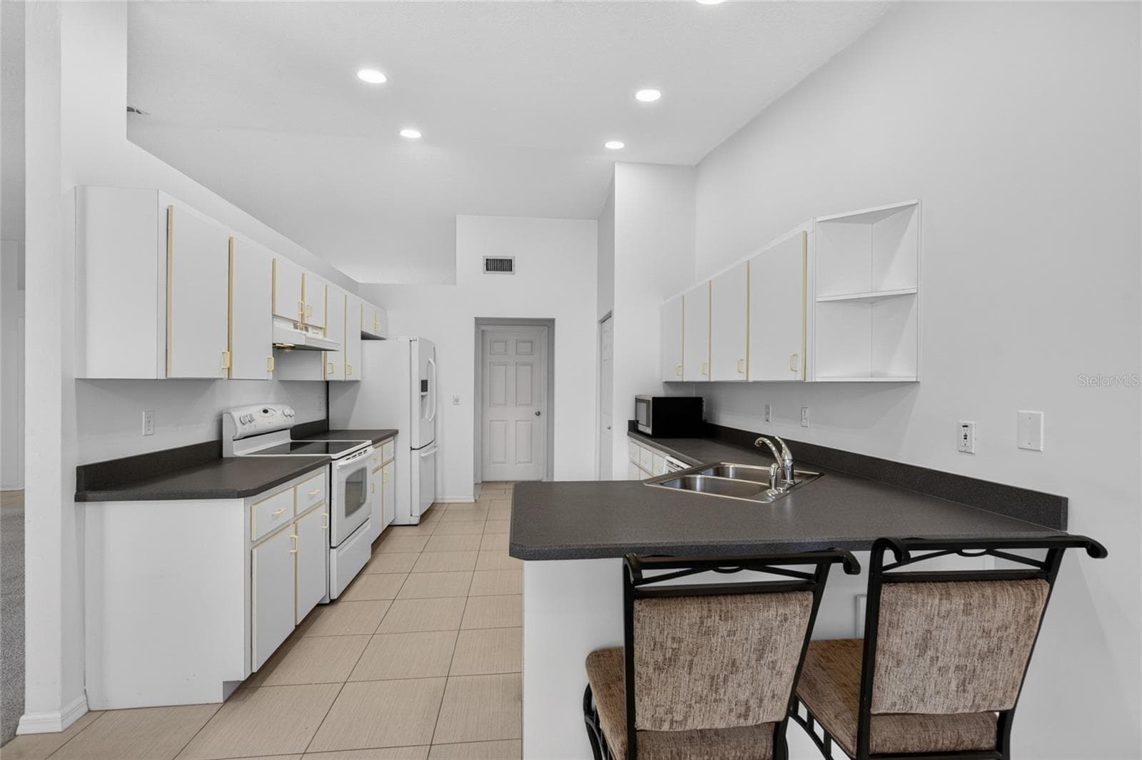 Single Family Residence at 3 POINT PLEASANT DR, PALM COAST, photo 16 of 51