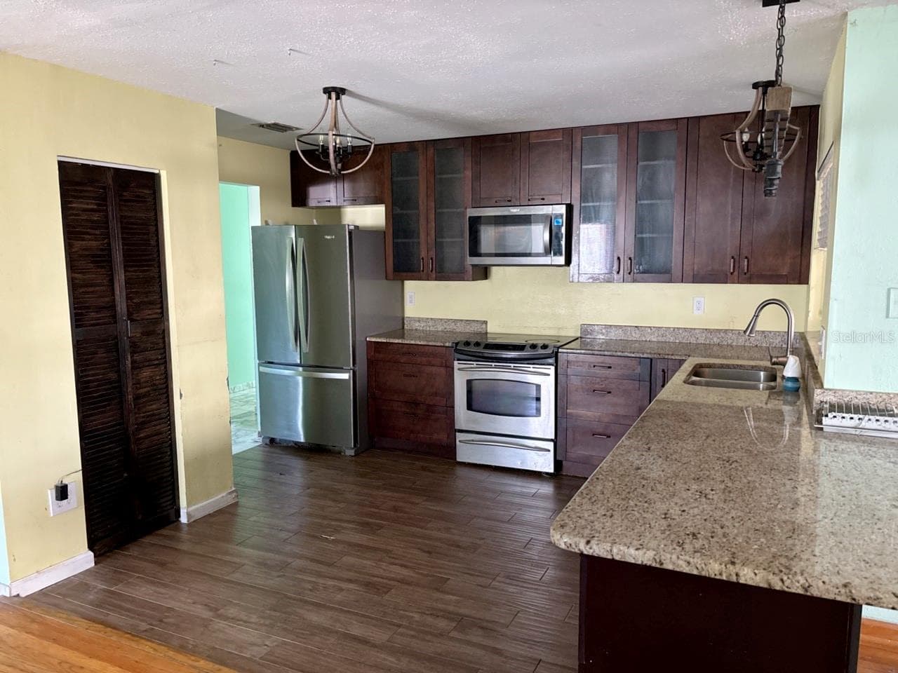 Single Family Residence at 4604 RIDGE PT, TAMPA, photo 3 of 18