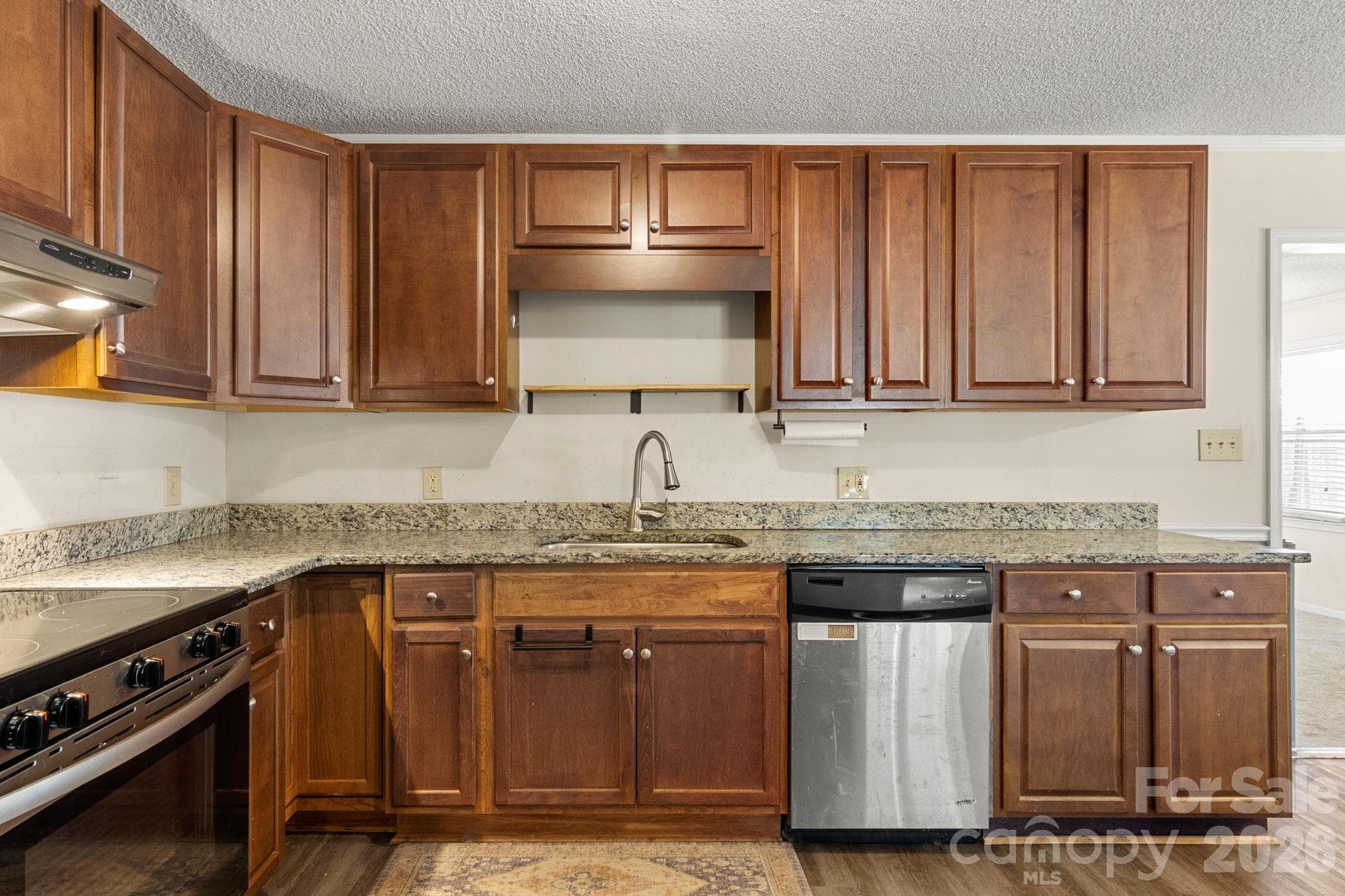 Cooking will be a breeze in this kitchen with ample counterspace - 1820 Bridgewood Drive, Lancaster