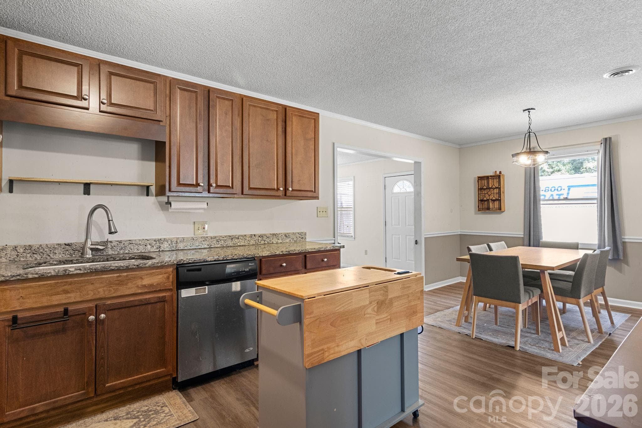 Nice kitchen with great dining space - 1820 Bridgewood Drive, Lancaster