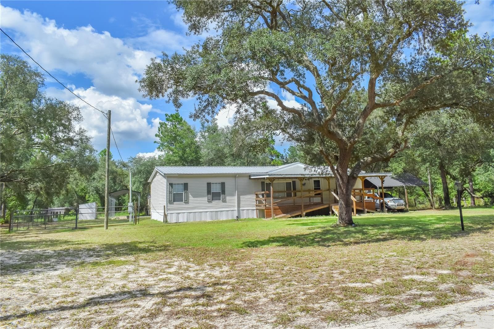 Manufactured Home at 10851 NE 76TH ST, BRONSON, photo 2 of 21
