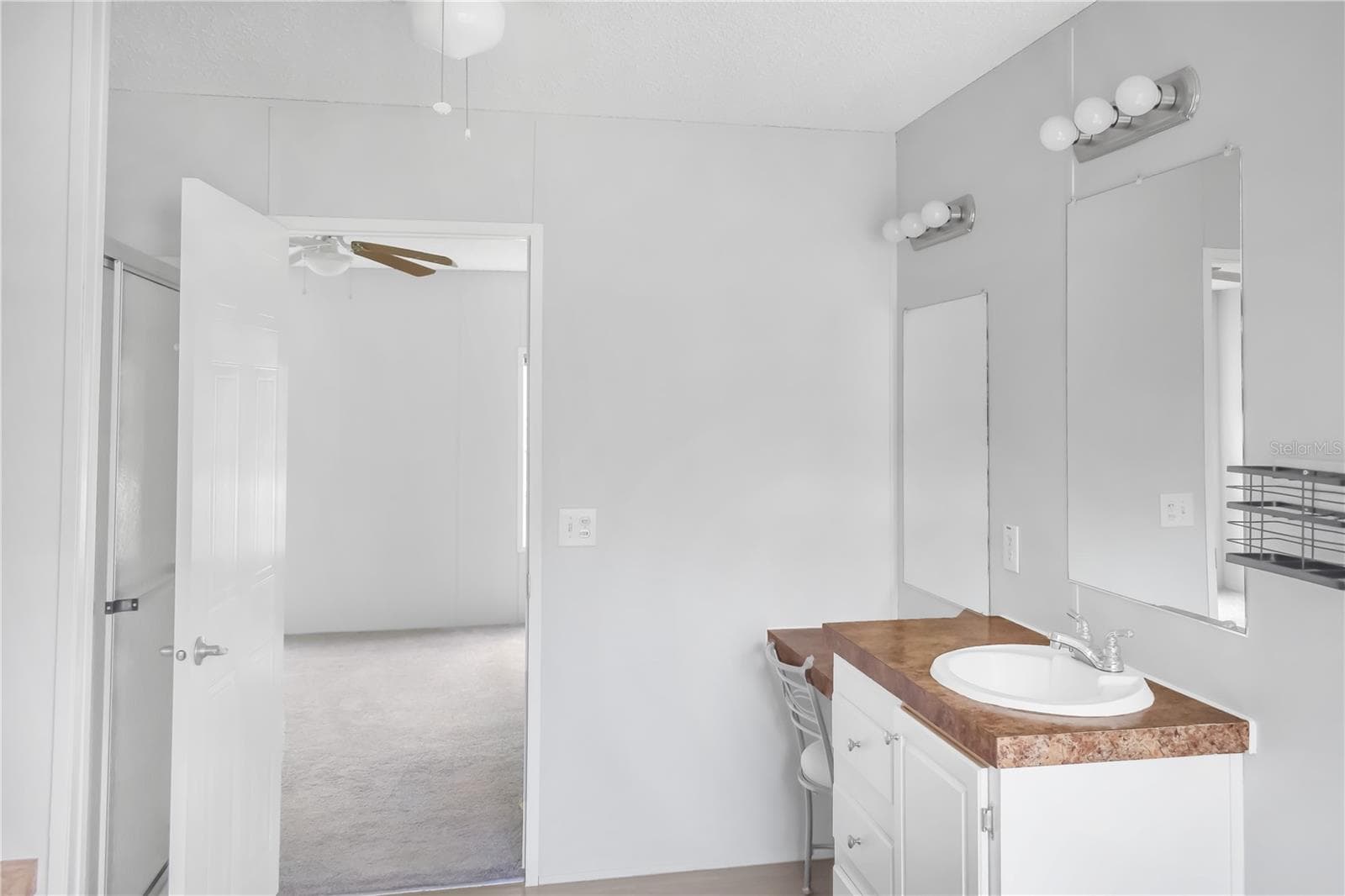 Manufactured Home at 10851 NE 76TH ST, BRONSON, photo 11 of 21