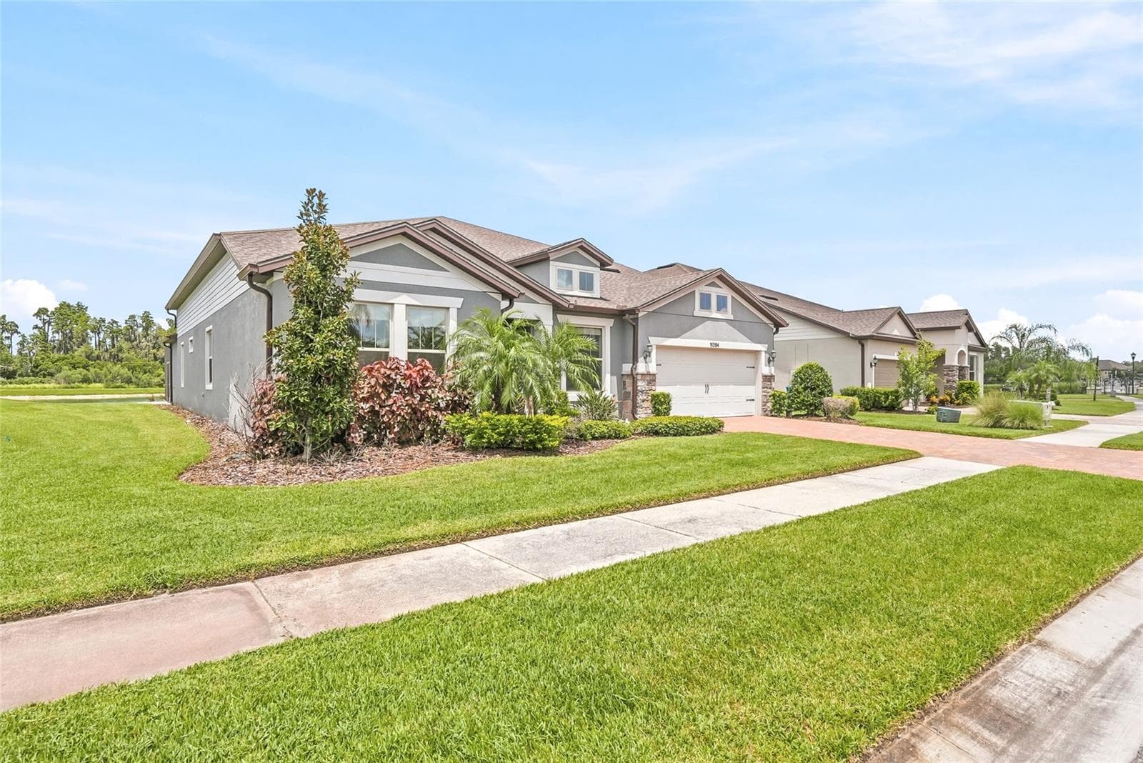 Single Family Residence at 19284 BRIARBROOK DR, TAMPA, photo 2 of 84