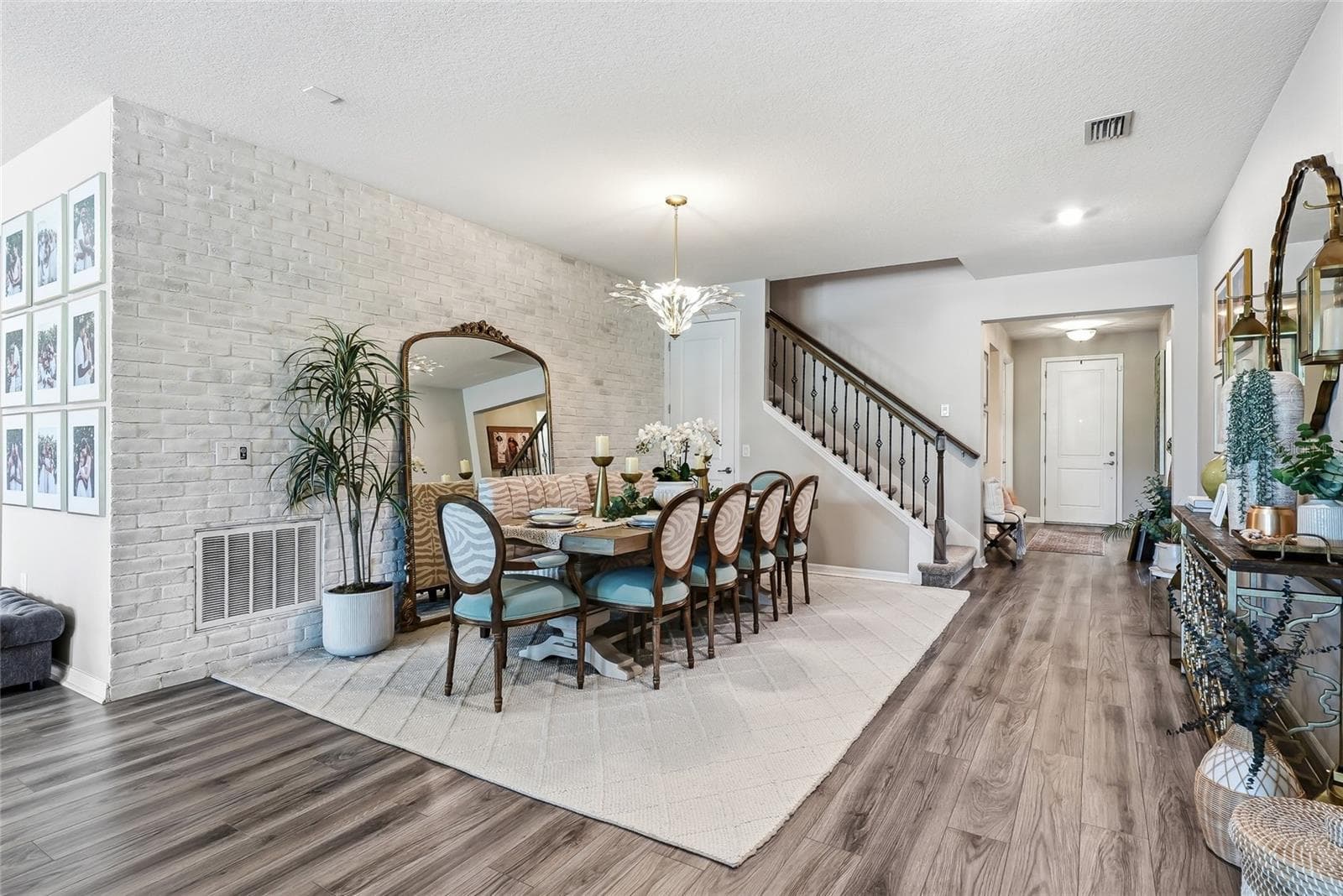 Single Family Residence at 19284 BRIARBROOK DR, TAMPA, photo 9 of 84