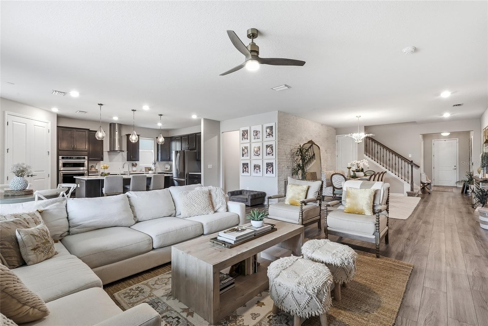 Single Family Residence at 19284 BRIARBROOK DR, TAMPA, photo 12 of 84
